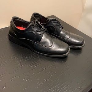 Boys Black dress shoes 6